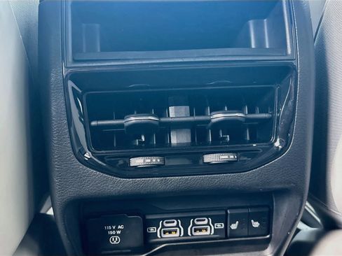 Used 2022 Jeep Grand Cherokee Overland AWD/4WD image 27