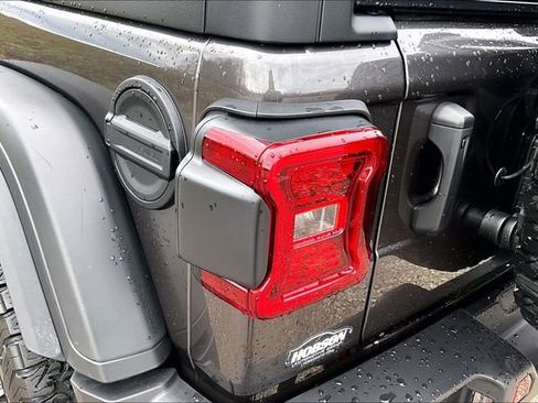 Used 2025 Jeep Wrangler Unlimited Rubicon w/ XTREMEE 35" Tire Package image 29