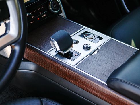 Used 2023 Land Rover Range Rover SE image 20