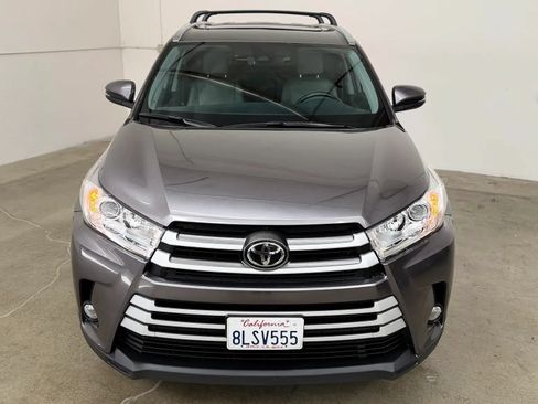 Used 2019 Toyota Highlander XLE FWD image 5