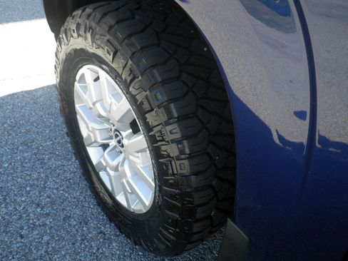 Used 2022 Nissan Frontier SV image 13