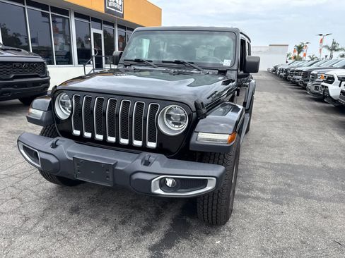 Used 2018 Jeep Wrangler Unlimited Sahara AWD/4WD image 2