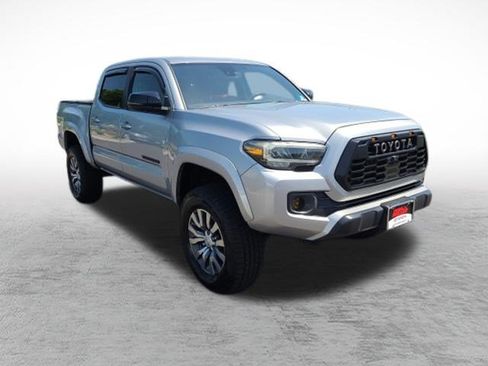 Used 2020 Toyota Tacoma Limited AWD/4WD image 3