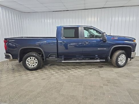 Used 2022 Chevrolet Silverado 3500 LT w/ Convenience Package image 2