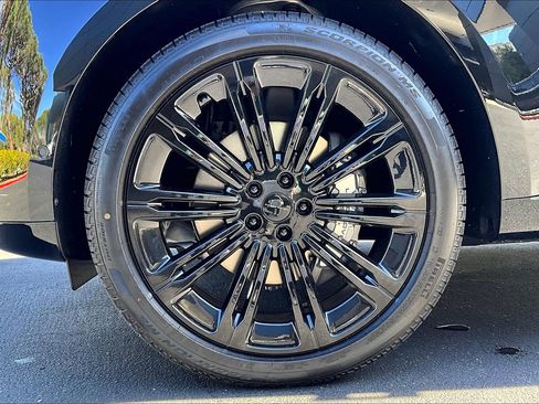 New 2026 Land Rover Range Rover Long Wheelbase SE image 12