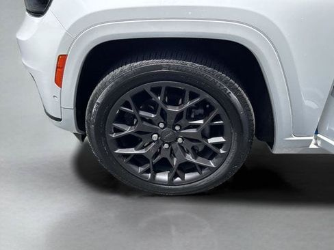 Used 2023 Jeep Grand Cherokee L Summit w/ High Altitude Package AWD/4WD image 39
