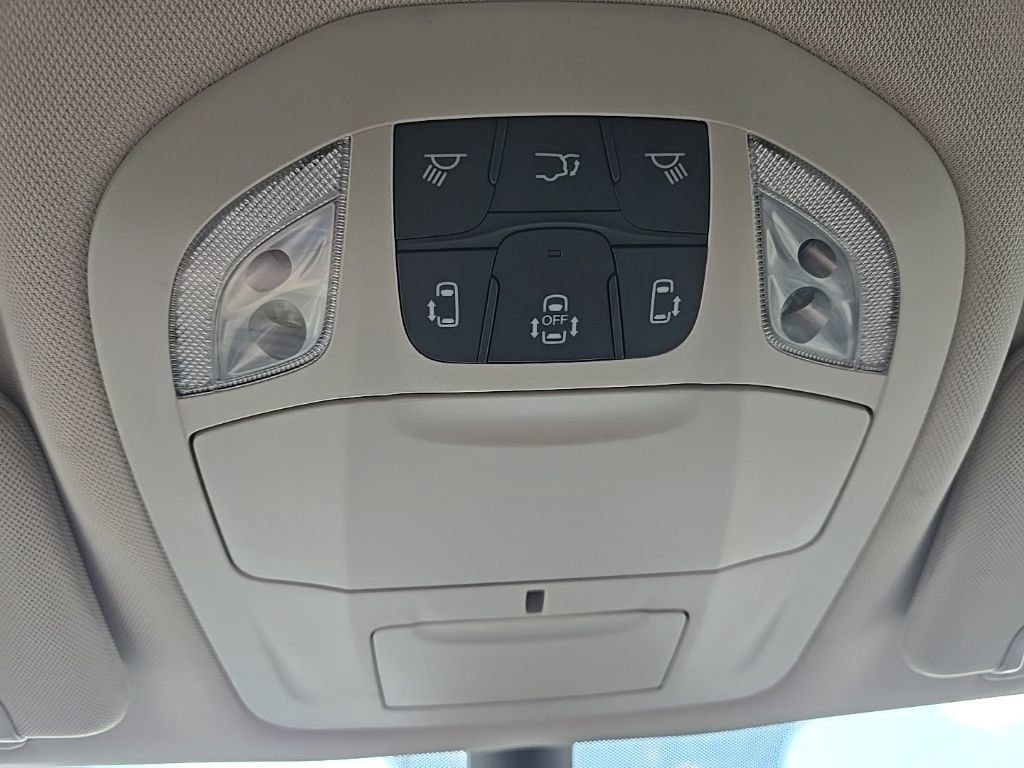 Used 2023 Chrysler Pacifica Touring-L FWD image 24