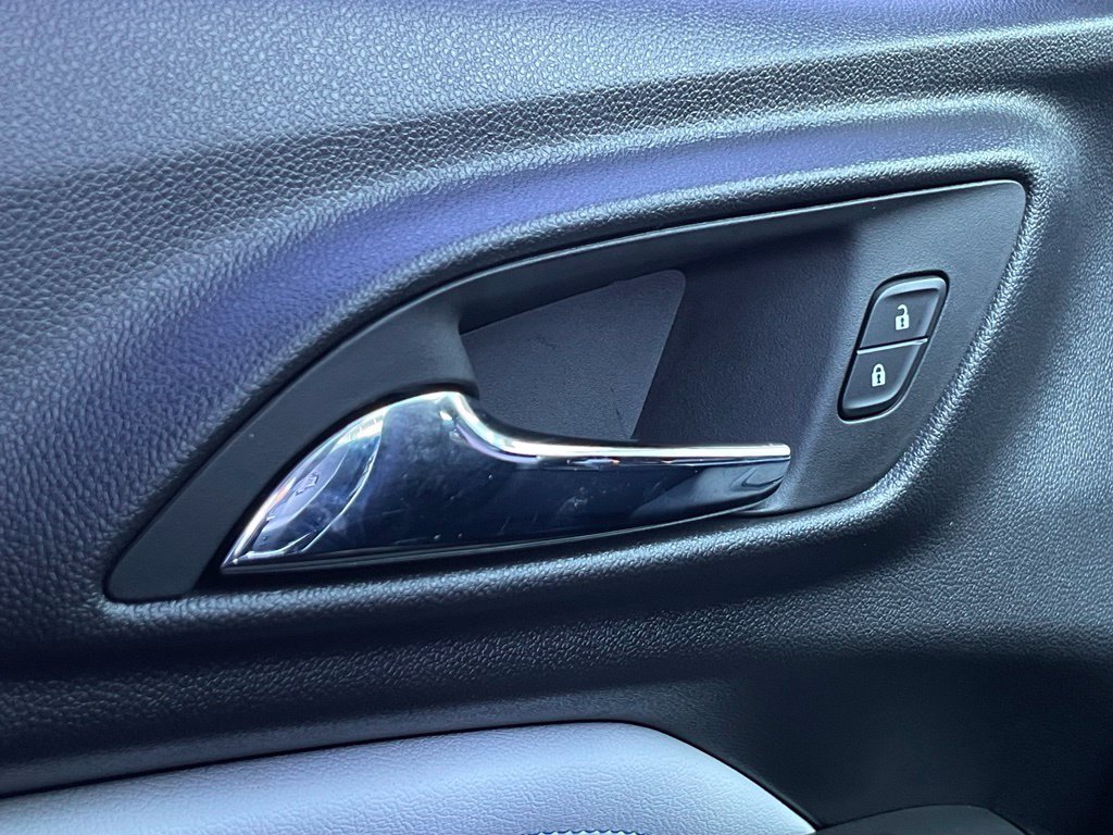 Used 2025 Chevrolet Trax LT w/ Driver Confidence Package FWD image 13
