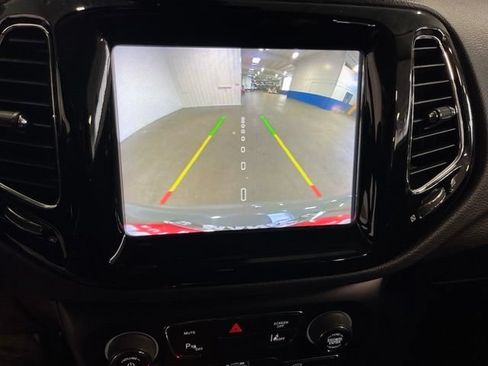 Used 2021 Jeep Compass Limited w/ Sun and Sound Group FWD image 27