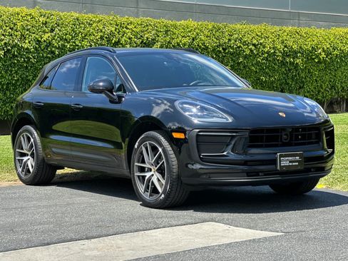 Certified 2026 Porsche Macan AWD/4WD image 10