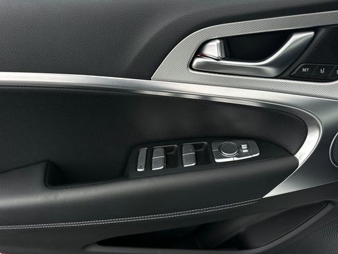 Used 2026 Genesis G70 2.5T Prestige image 12