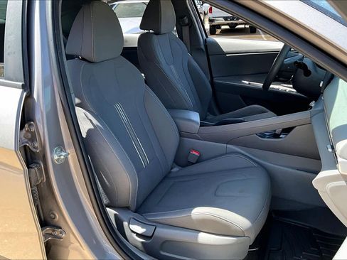 Used 2022 Hyundai Elantra SEL FWD image 17