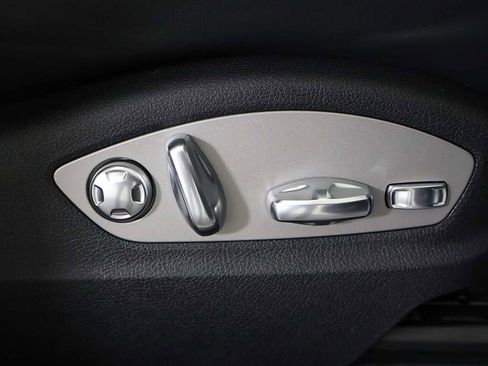 Used 2025 Porsche Macan image 38