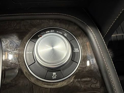 Used 2024 Nissan Armada Platinum w/ Captain's Chairs Package AWD/4WD image 44