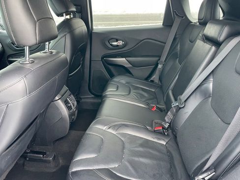 Used 2019 Jeep Cherokee Limited image 10