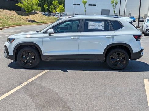 New 2026 Volkswagen Taos SE FWD image 7