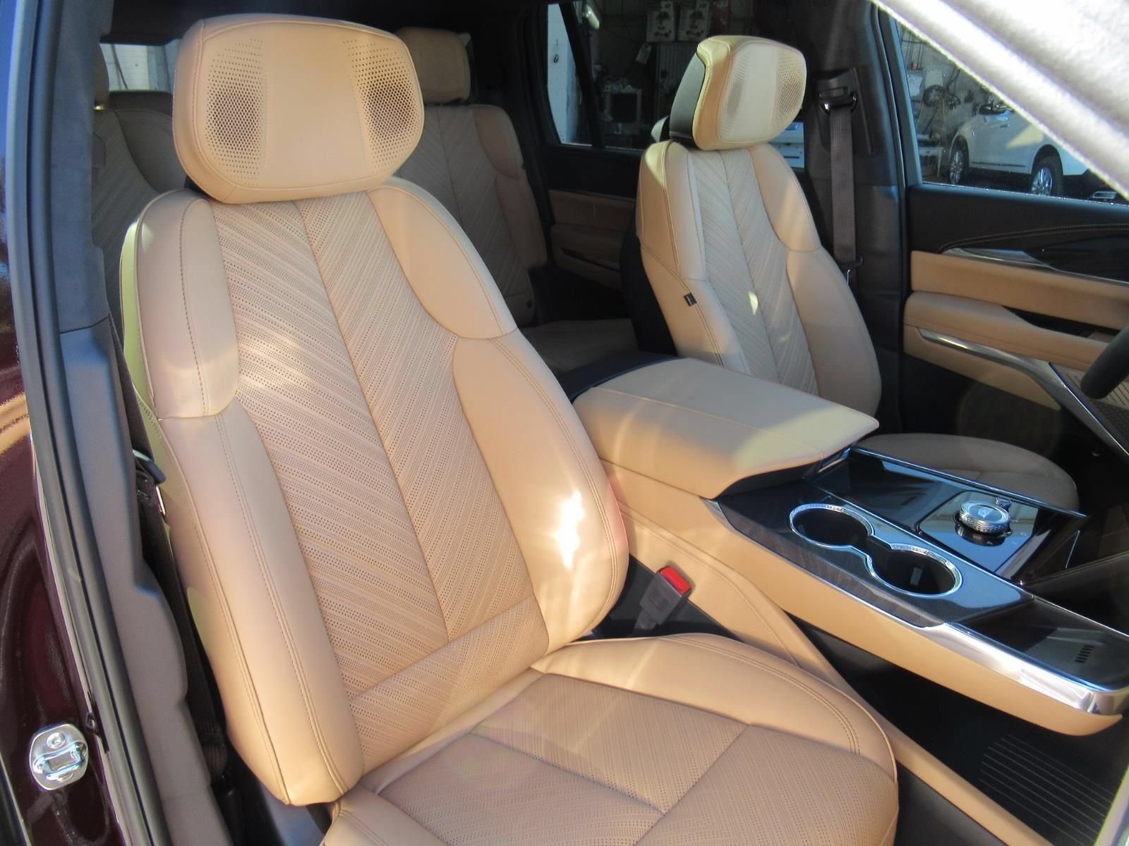 Used 2026 Cadillac Escalade IQ Luxury 2 w/ LPO, Premium Carpet Package AWD/4WD image 9