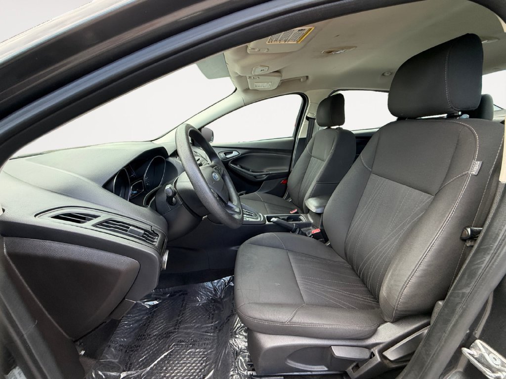 Used 2016 Ford Focus SE FWD image 9