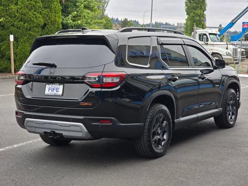 Certified 2025 Honda Pilot TrailSport image 5