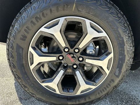 New 2026 GMC Yukon AT4 w/ AT4 Premium Plus Package AWD/4WD image 21