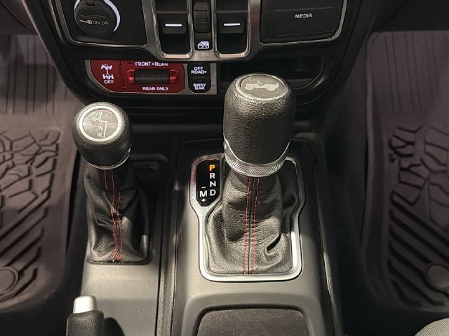 Used 2022 Jeep Wrangler Unlimited Rubicon w/ Cold Weather Group AWD/4WD image 16
