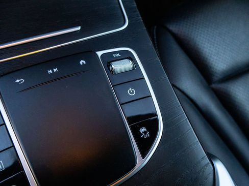 Used 2020 Mercedes-Benz GLC 300 image 26