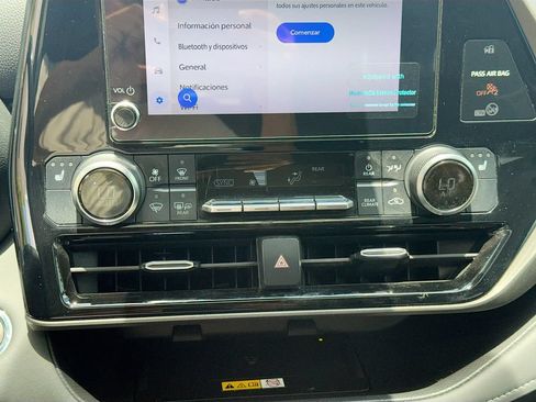 Used 2023 Toyota Highlander XLE FWD image 17