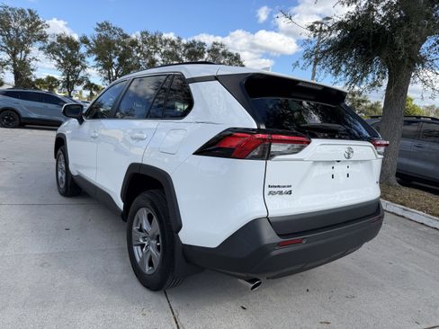 Used 2022 Toyota RAV4 XLE image 6