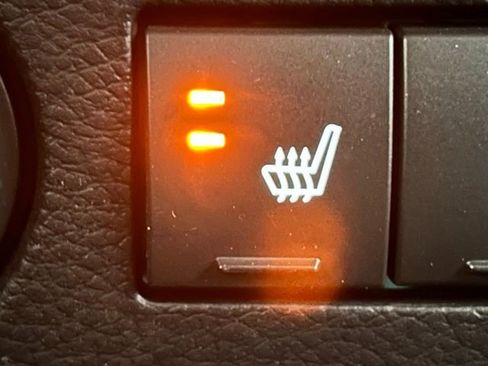 Used 2015 Jeep Wrangler Unlimited Sahara w/ Connectivity Group image 4