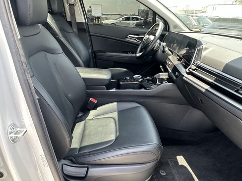 Certified 2025 Kia Sportage EX w/ EX Premium Package AWD/4WD image 17