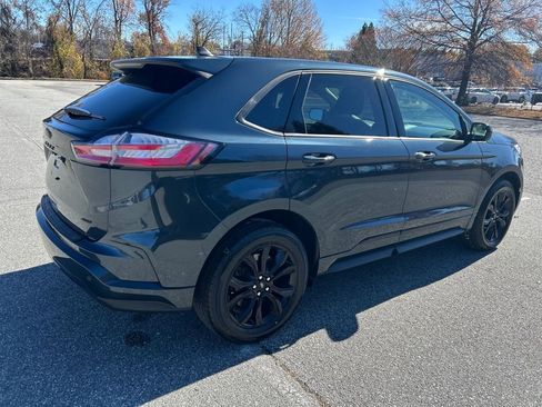 Used 2024 Ford Edge SE w/ Black Appearance Package image 6