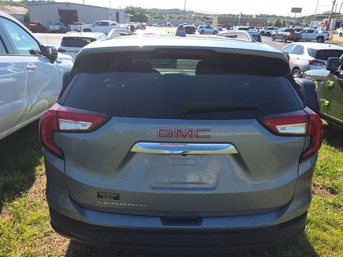 Used 2023 GMC Terrain SLE w/ Driver Convenience Package FWD image 5