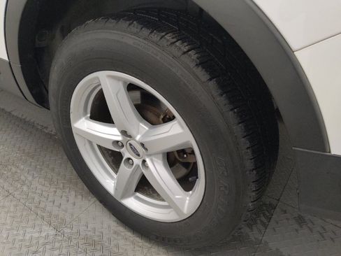 Used 2019 Ford Explorer XLT image 31