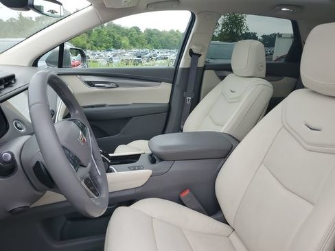 Used 2018 Cadillac XT5 Luxury w/ Driver Awareness Package AWD/4WD image 11