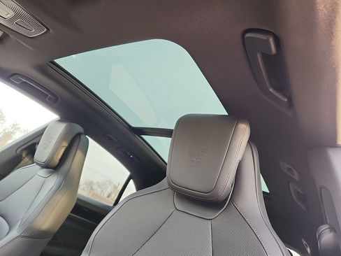 New 2026 Porsche Macan 4 Electric image 14