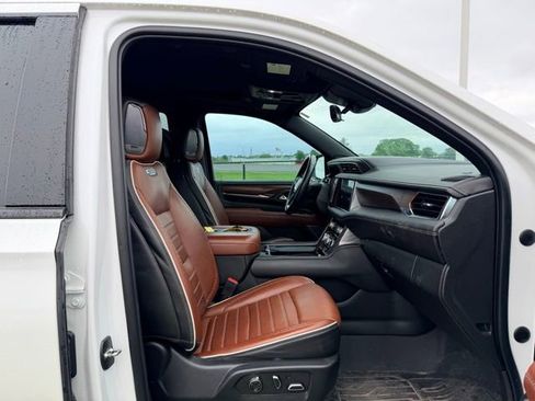 Used 2023 GMC Yukon Denali Ultimate AWD/4WD image 10