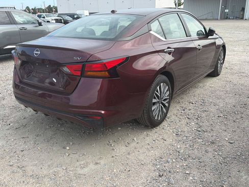 Used 2024 Nissan Altima 2.5 SV FWD image 4