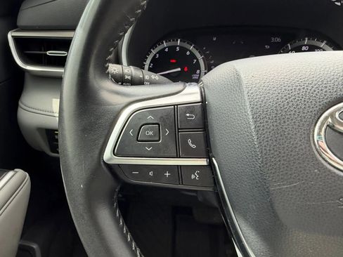 Used 2021 Toyota Highlander XLE AWD/4WD image 24