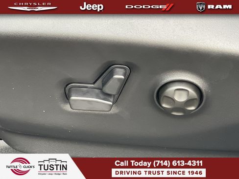 New 2026 Chrysler Pacifica Limited w/ Uconnect Theater Family Group FWD image 22