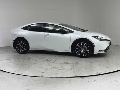 Used 2025 Toyota Prius Plug-In Hybrid FWD image 2