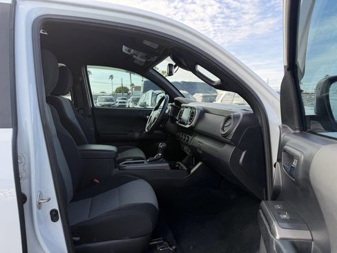 Used 2020 Toyota Tacoma TRD Off-Road w/ Technology Package image 24