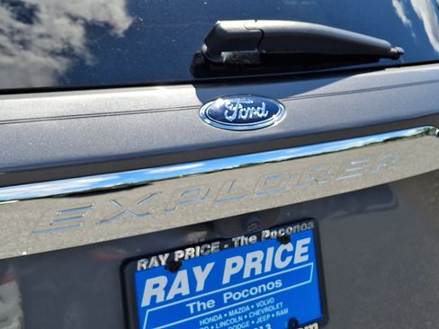 Used 2023 Ford Explorer XLT w/ Equipment Group 202A AWD/4WD image 31