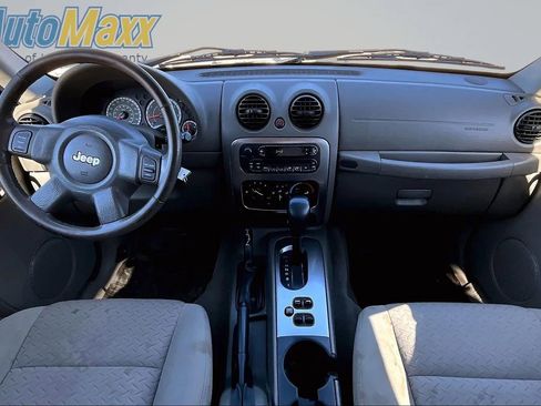 Used 2005 Jeep Liberty Renegade AWD/4WD image 7
