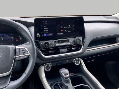 Used 2024 Toyota Grand Highlander AWD image 7