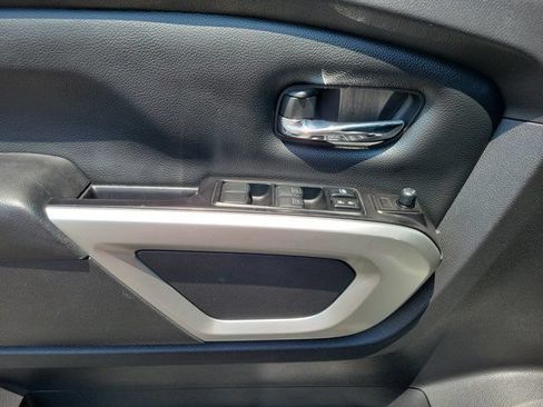 Used 2018 Nissan Titan SV RWD image 13