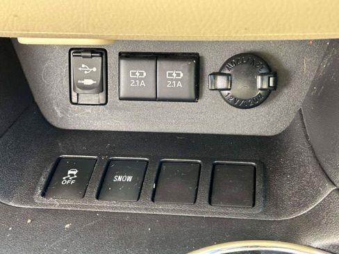 Used 2018 Toyota Highlander XLE FWD image 28