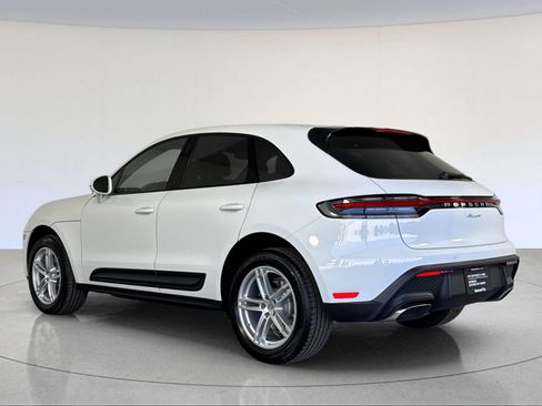 Certified 2025 Porsche Macan image 3