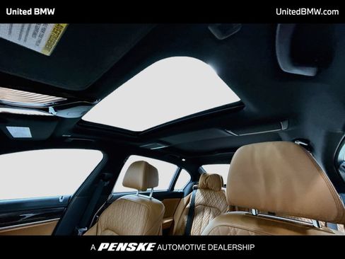 Used 2022 BMW 750i xDrive w/ Luxury Rear Seating Package AWD/4WD image 12