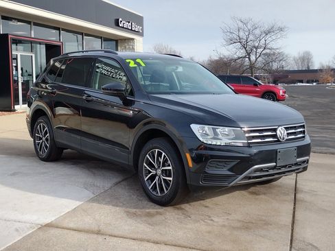Used 2021 Volkswagen Tiguan S image 13