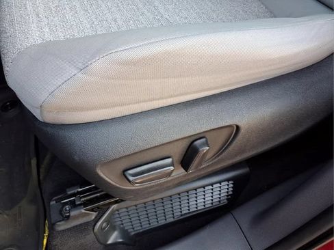 Used 2022 Toyota Sienna LE AWD/4WD image 15